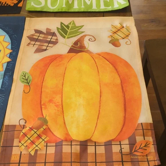 Bundle of Garden Flags - Picture 4 of 7